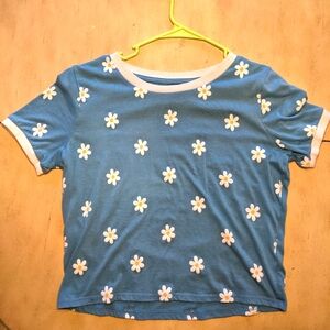 Semi cropped short sleeve tee with flowers 🌼